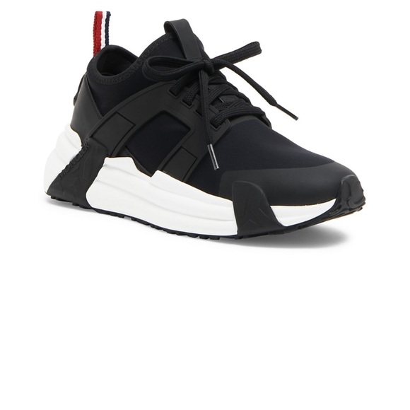 Moncler Womens Lunarove Low-Top Sneakers - Picture 2 of 16